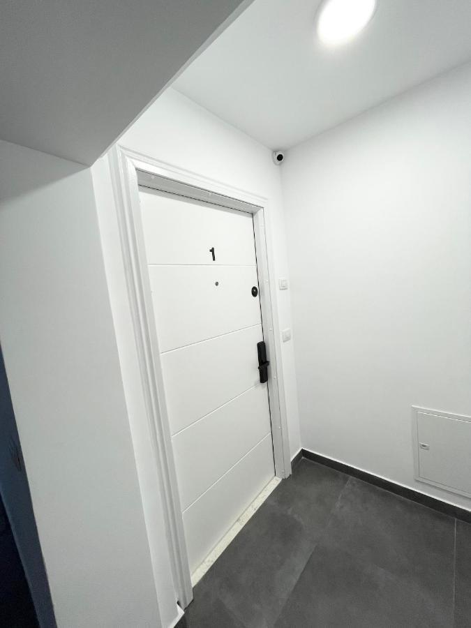 Central Studio Apartment 1, Tirana Eksteriør billede